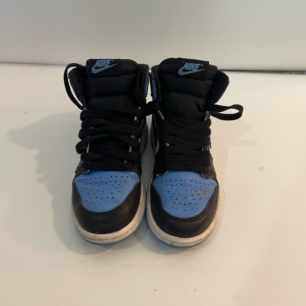 Nike Kids Black and Light Blue Sneakers